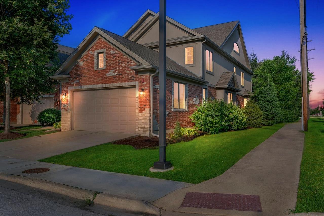 1200 E Charles Ln., Westmont, IL 60559