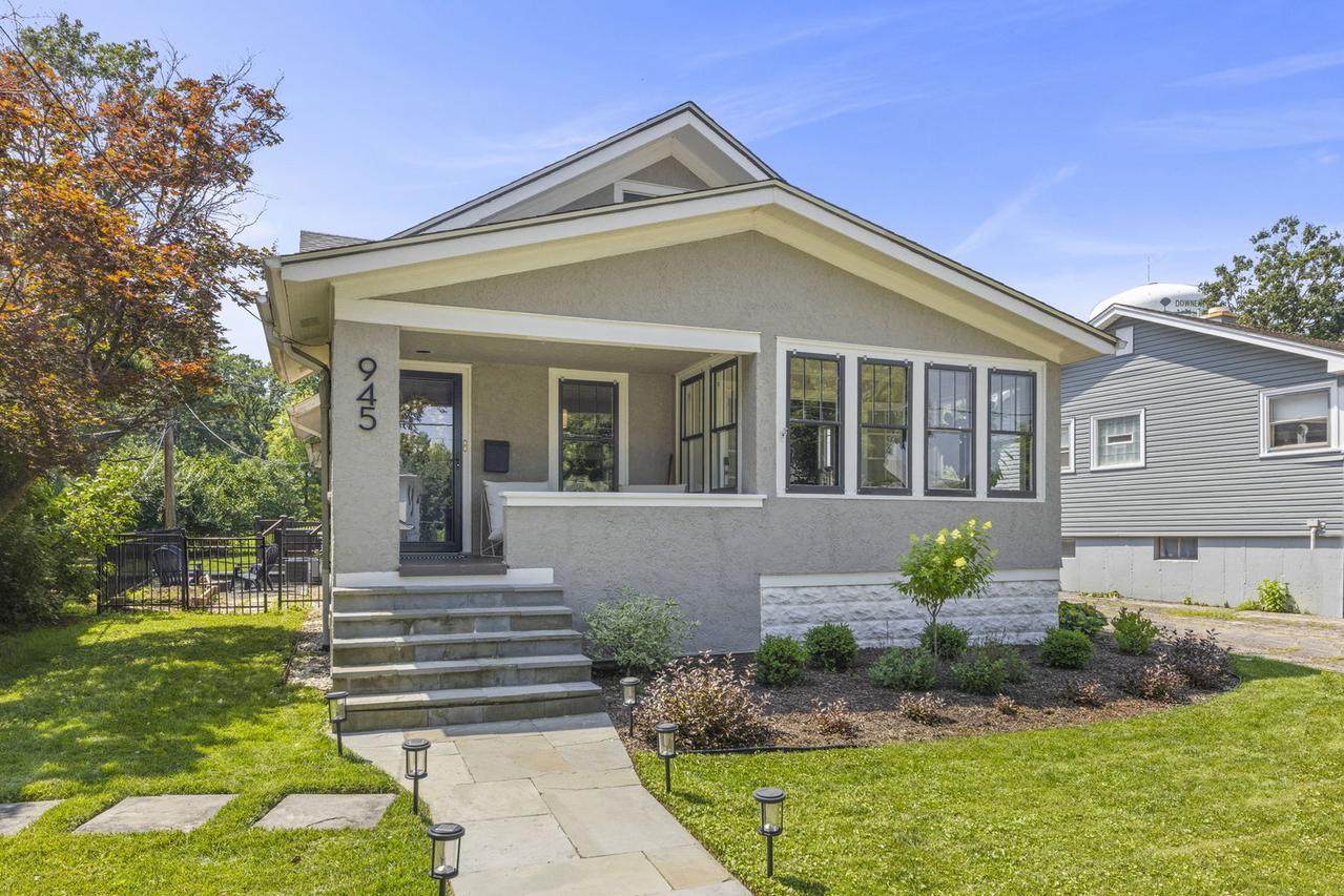 945 Summit St., Downers Grove, IL 60515