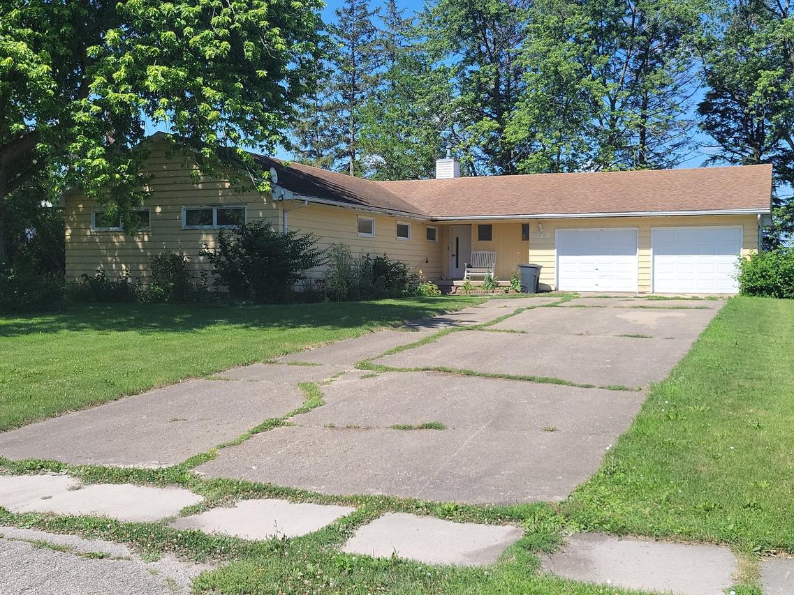 319 S Main St., Dana, IL 61321