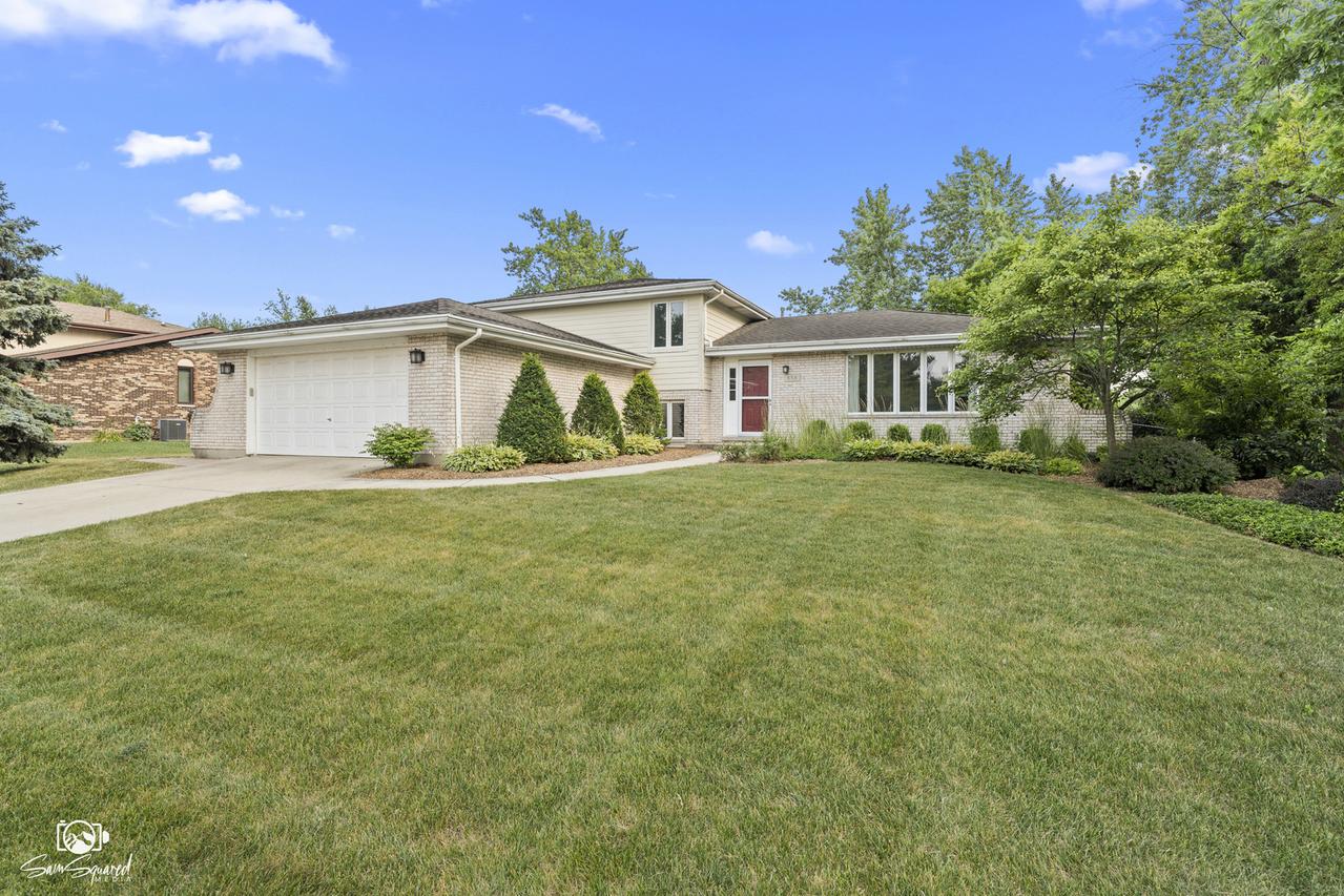658 Brookside Ln., Frankfort, IL 60423