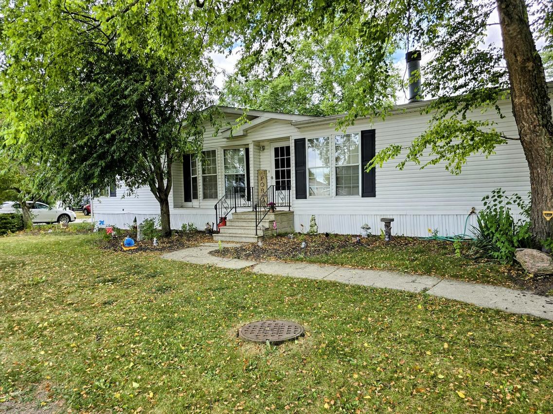 30 Bluebird Ln., Beecher, IL 60401