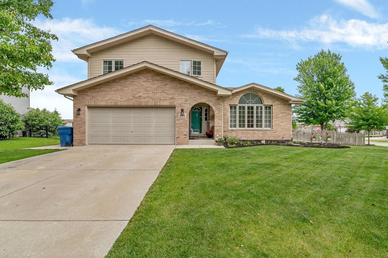 806 Feeney Dr., Minooka, IL 60447