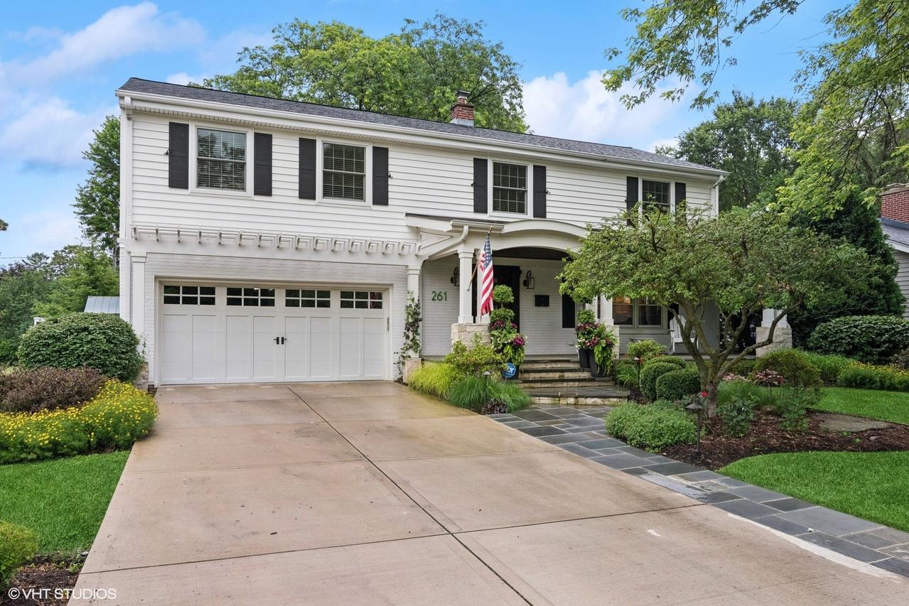 261 Woodstock Ave., Glen Ellyn, IL 60137