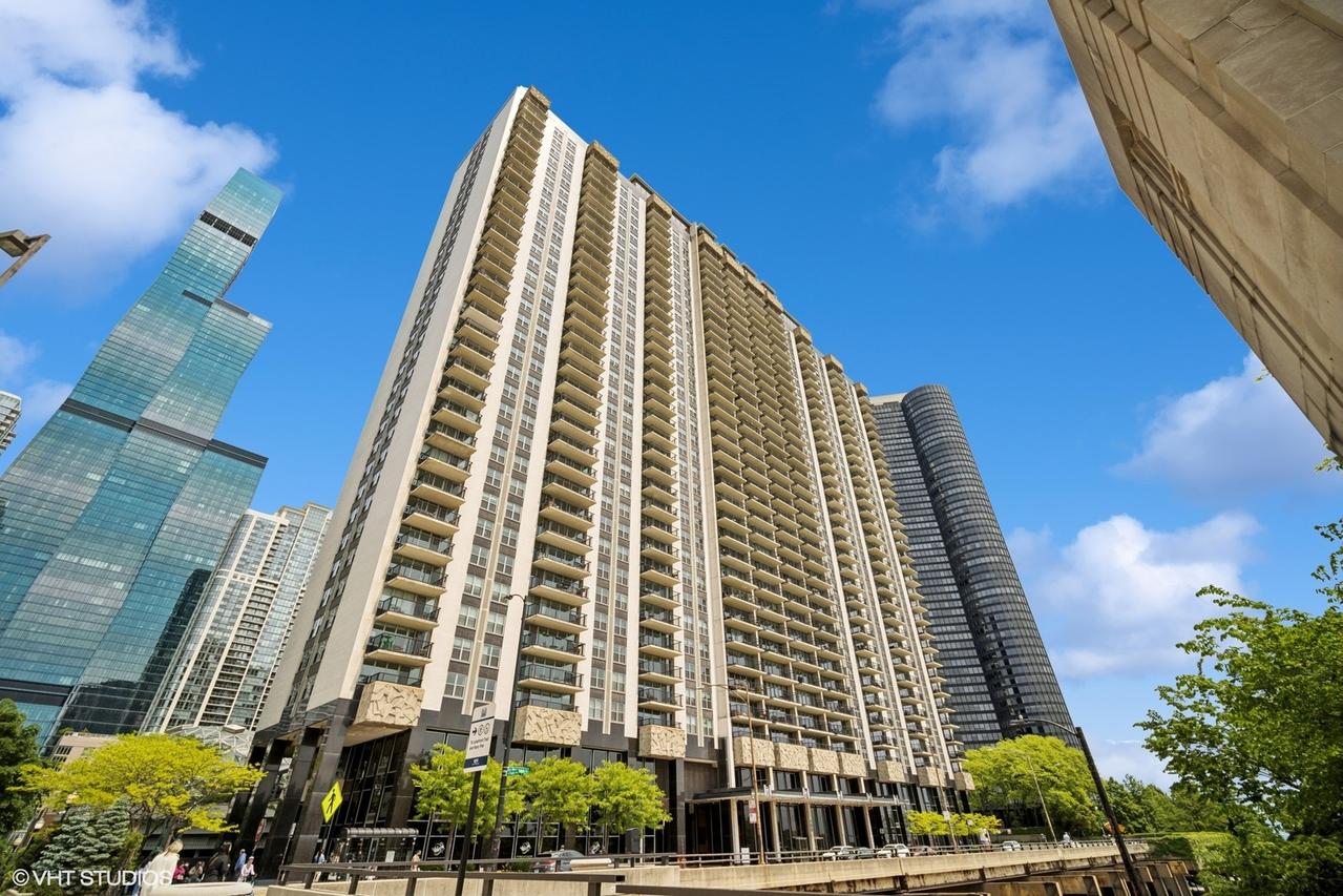 400 E Randolph St. #826, Chicago, IL 60601