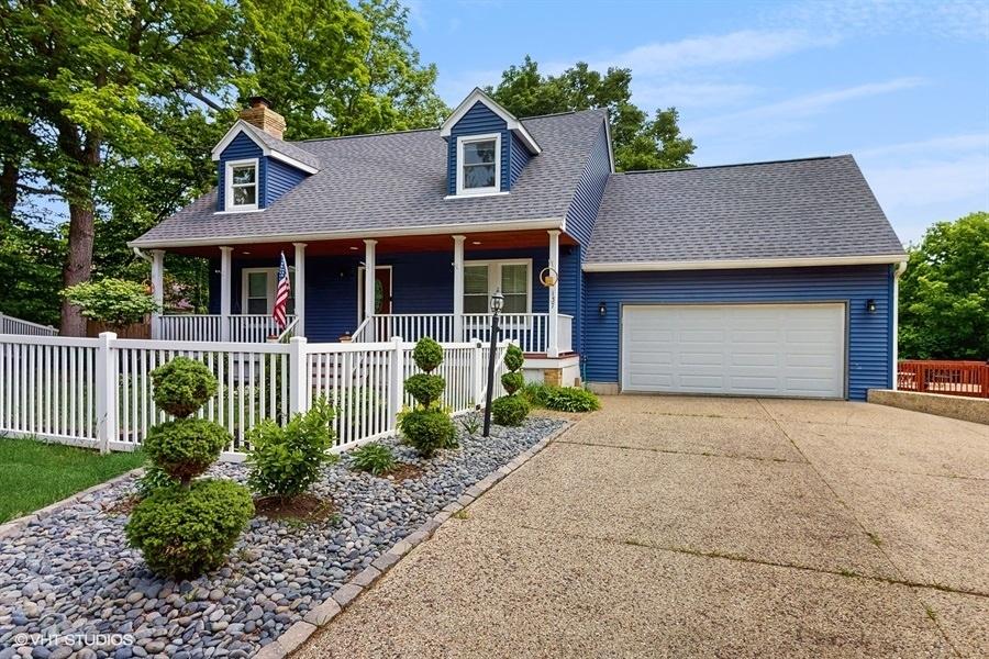137 Forest Ave., Fox Lake, IL 60020