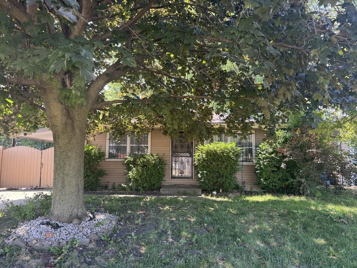 308 Old Indian Trail, Aurora, IL 60506