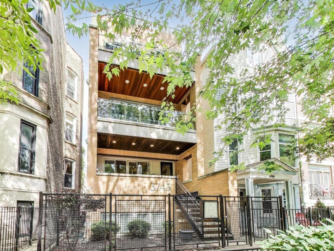 3743 N Kenmore Ave. #1, Chicago, IL 60613