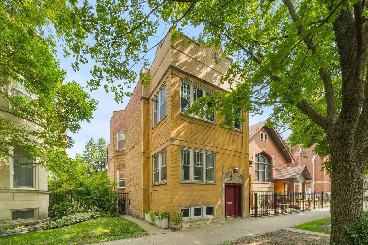 3074 W Palmer Blvd., Chicago, IL 60647