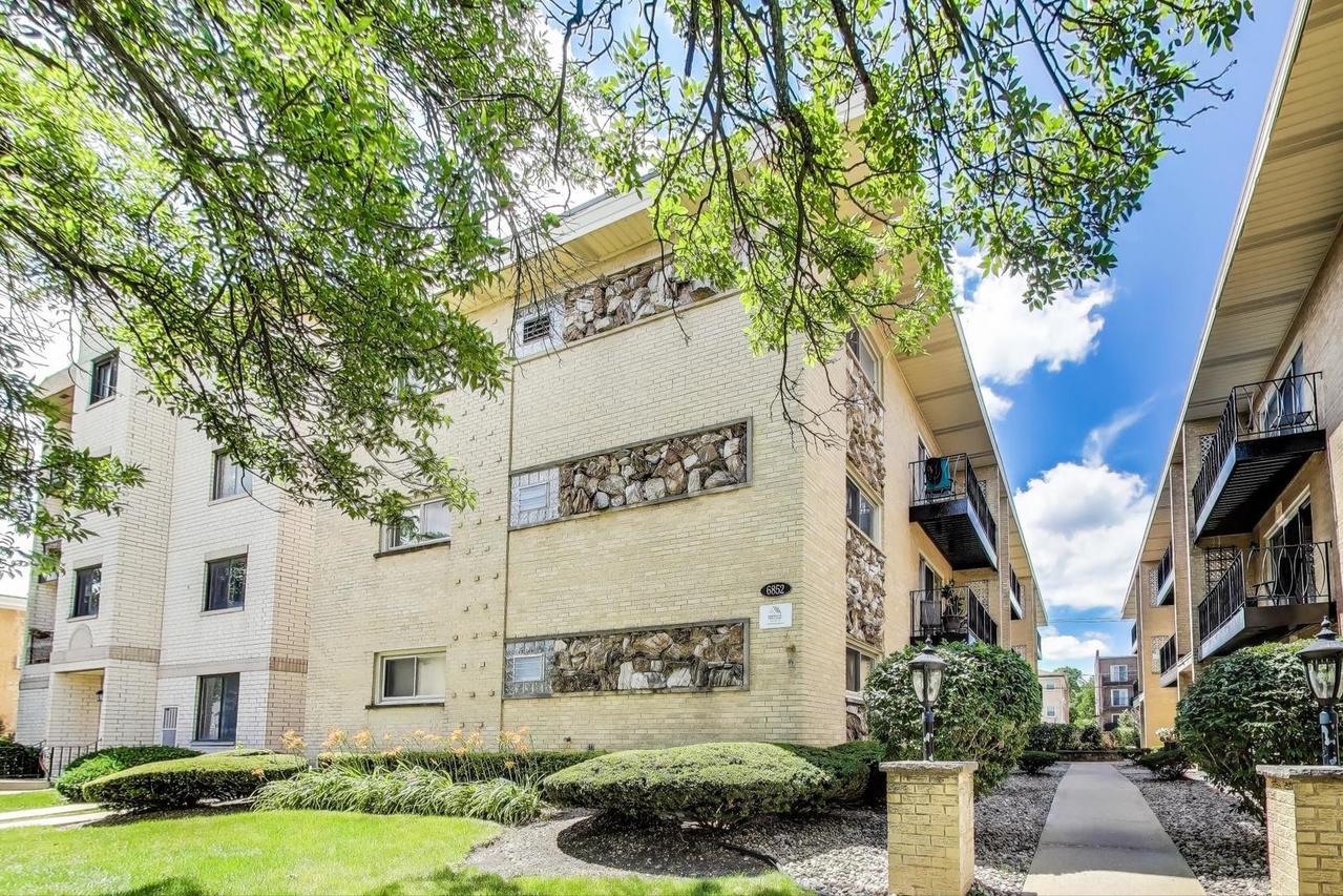 6852 N Northwest Hwy. #3B, Chicago, IL 60631