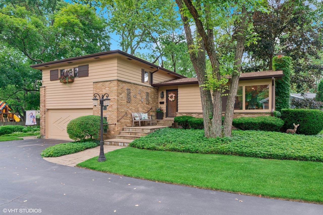 1622 Village Green Ct., Deerfield, IL 60015