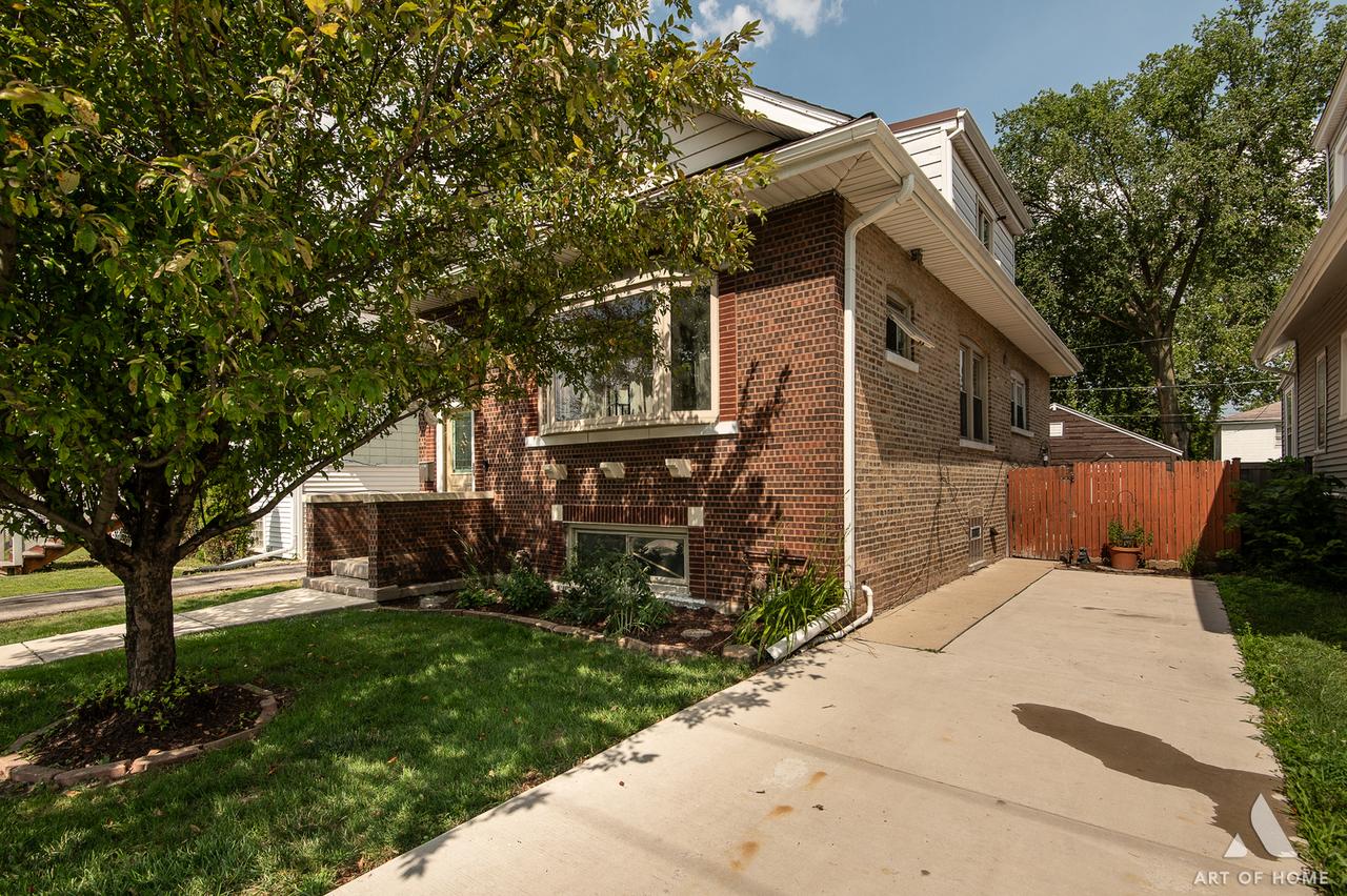 4155 S Eberly Ave., Brookfield, IL 60513