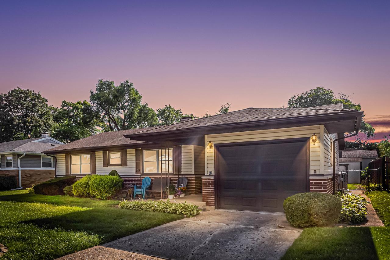 78 Ridgewood Rd., Elk Grove Village, IL 60007