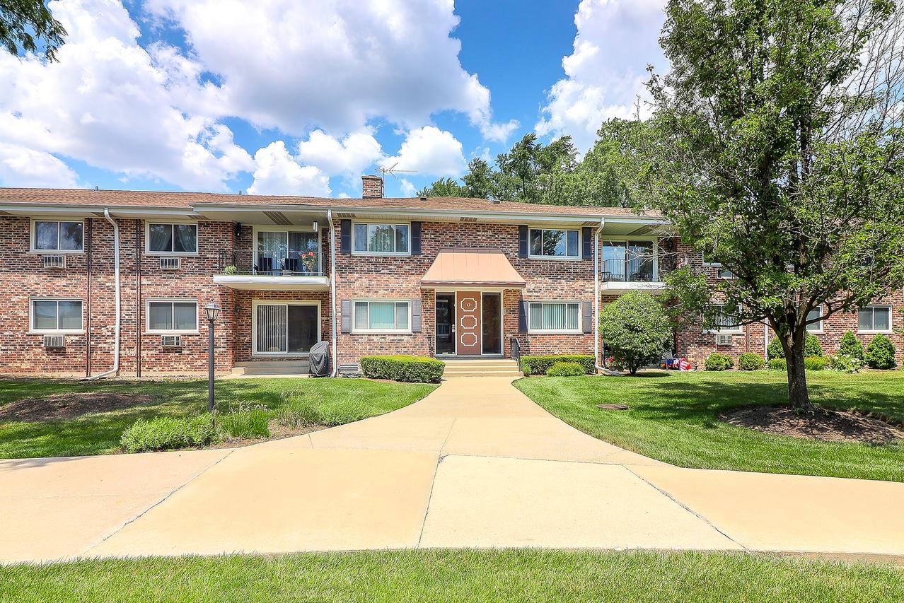 43 N Main St. #15, Glen Ellyn, IL 60137