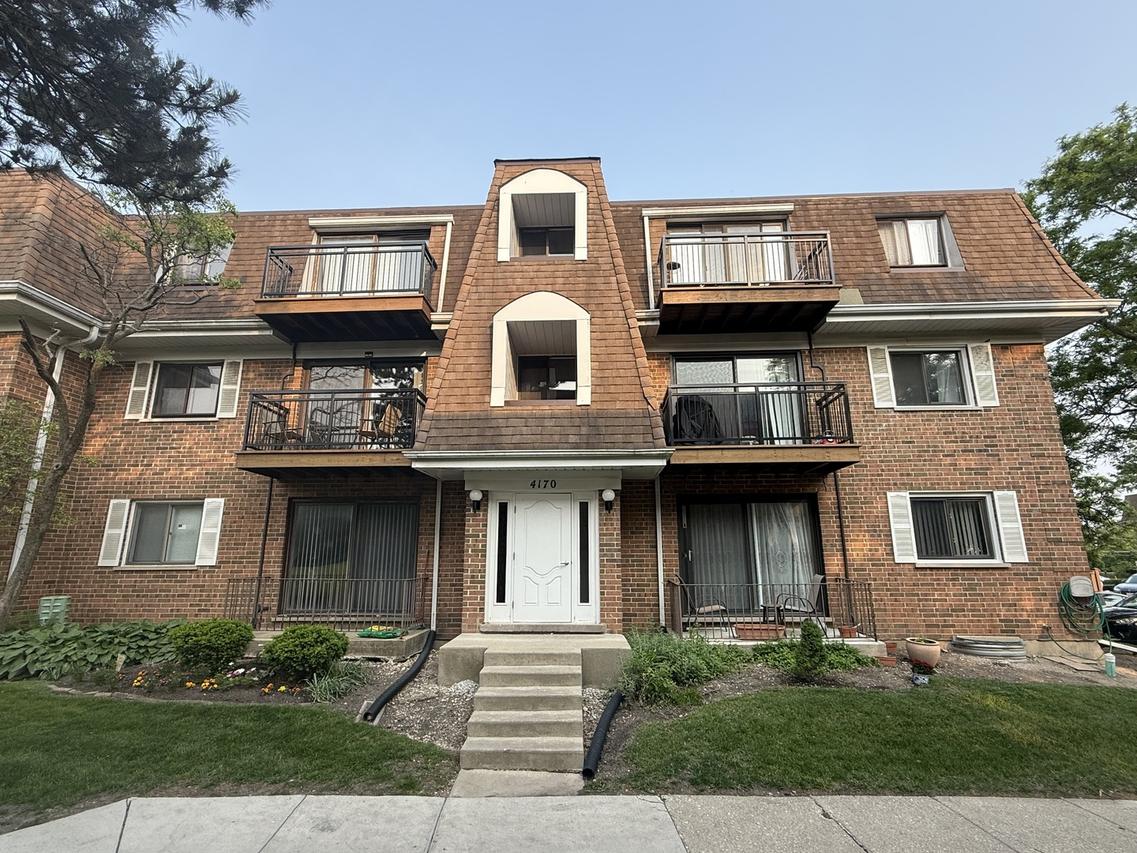 4170 Cove Ln. #2B, Glenview, IL 60025
