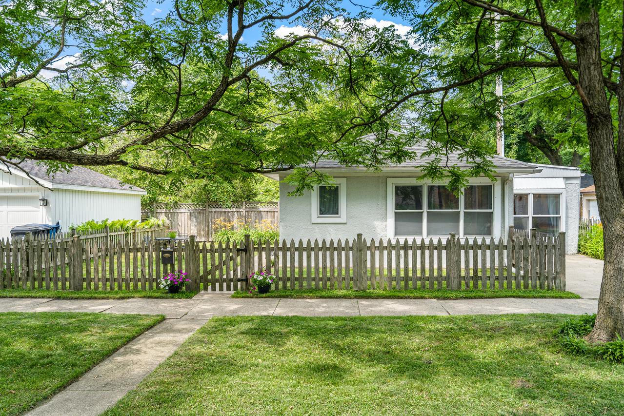 2222 Grey Ave., Evanston, IL 60201