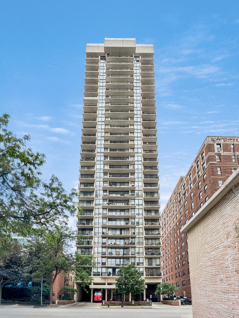 3150 N Sheridan Rd. #10C, Chicago, IL 60657