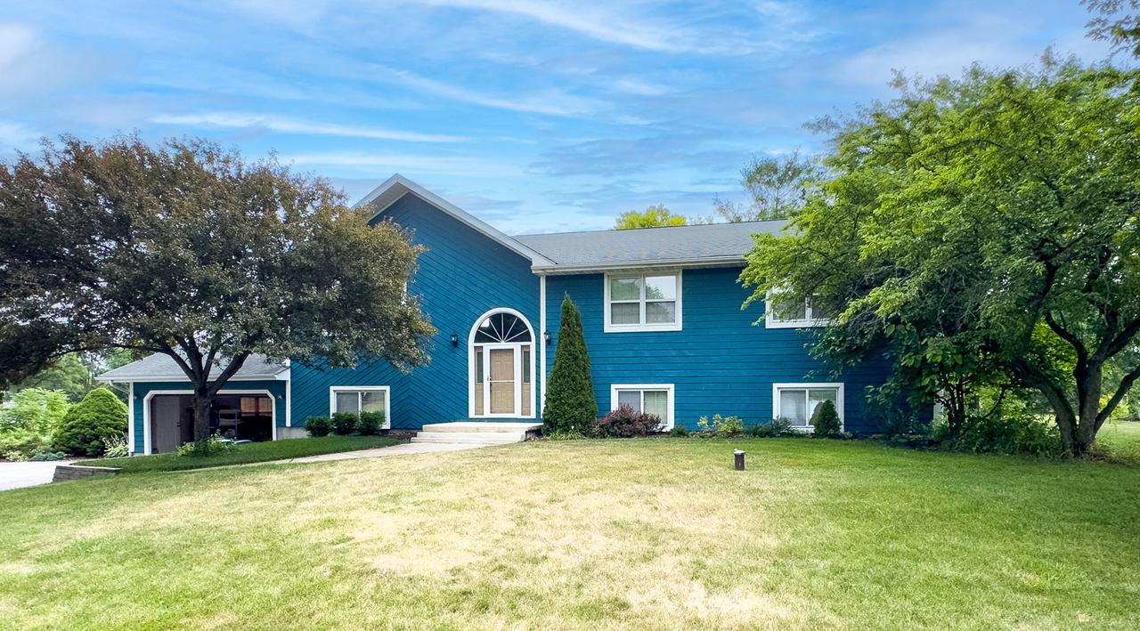 14N551 Bonnie Ln., Elgin, IL 60124