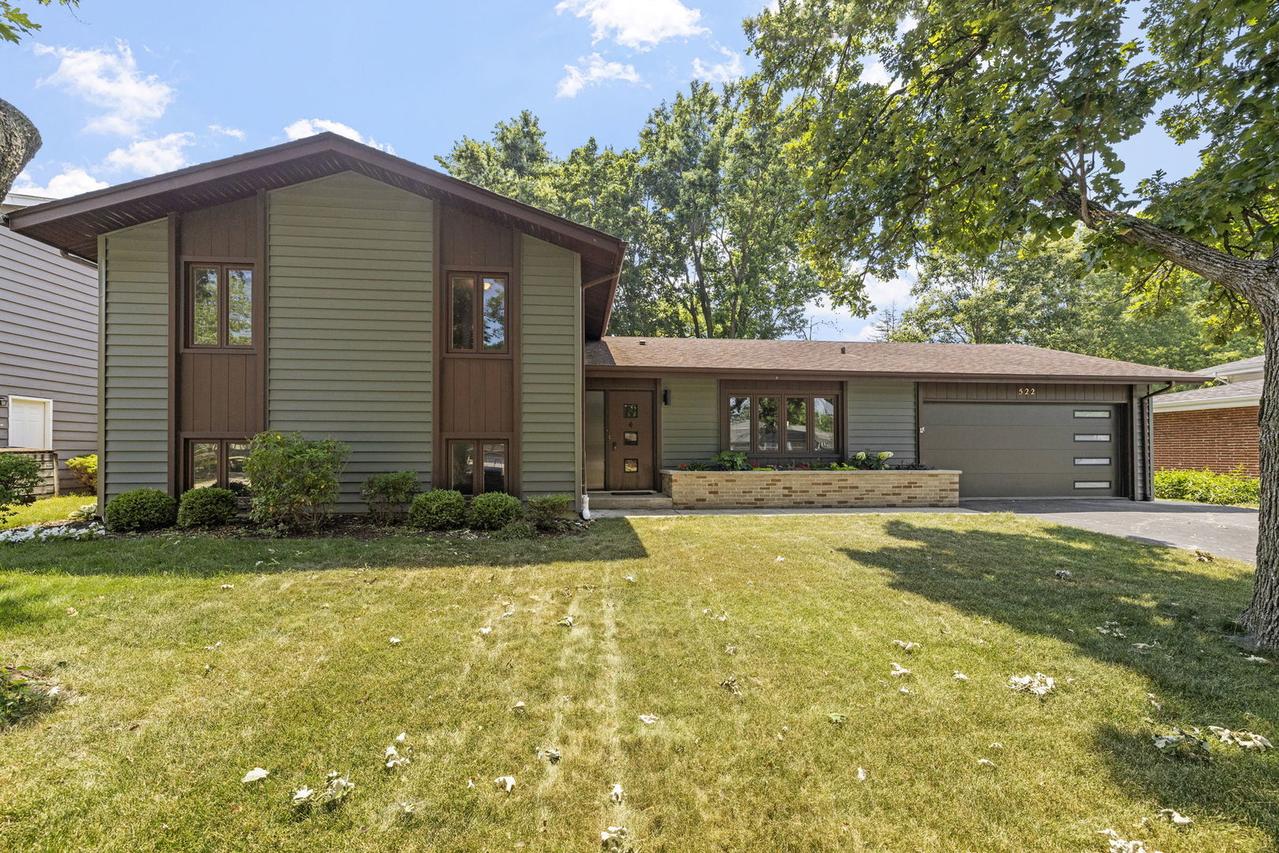 522 Cottonwood Rd., Frankfort, IL 60423