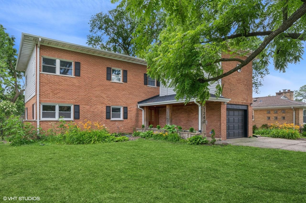 1347 London Ln., Glenview, IL 60025