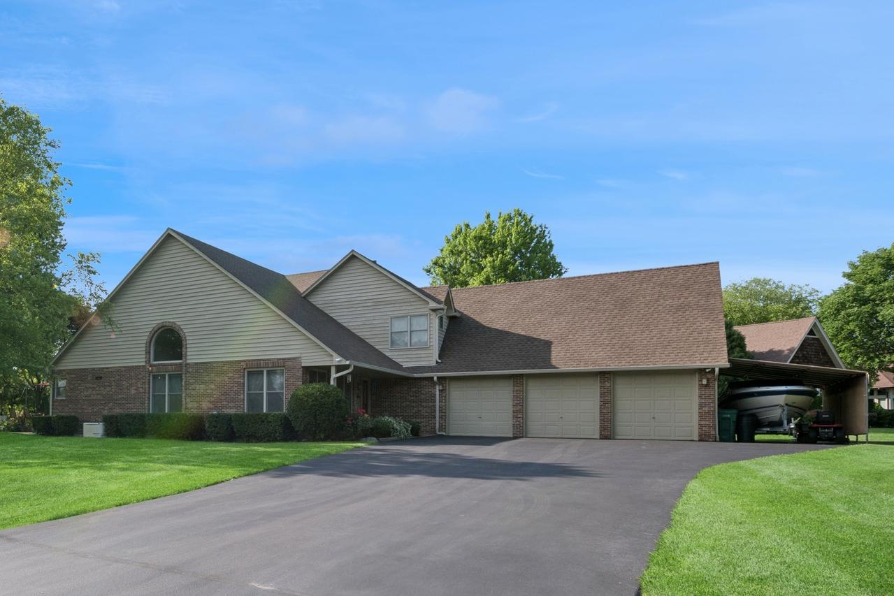 19466 W Aspen Dr., Mundelein, IL 60060