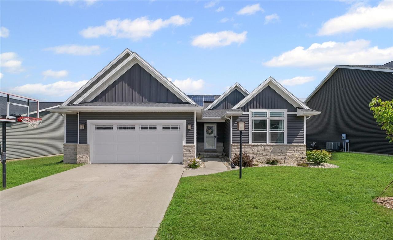 220 Red Bud Dr., Mahomet, IL 61853