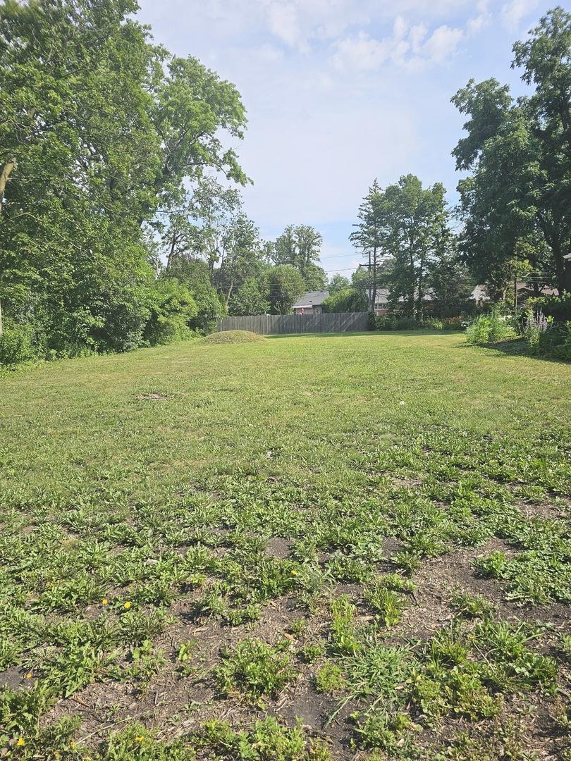 1738 Whitcomb Ave., Des Plaines, IL 60018