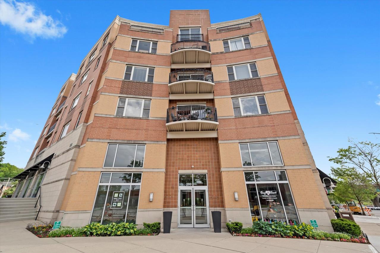 300 Village Cir. #505, Willow Springs, IL 60480