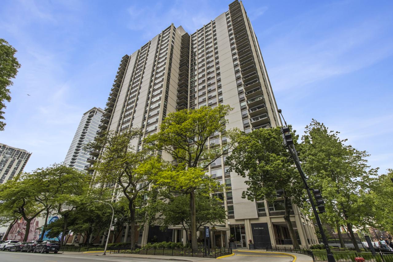 1255 N Sandburg Ter. #2912, Chicago, IL 60610
