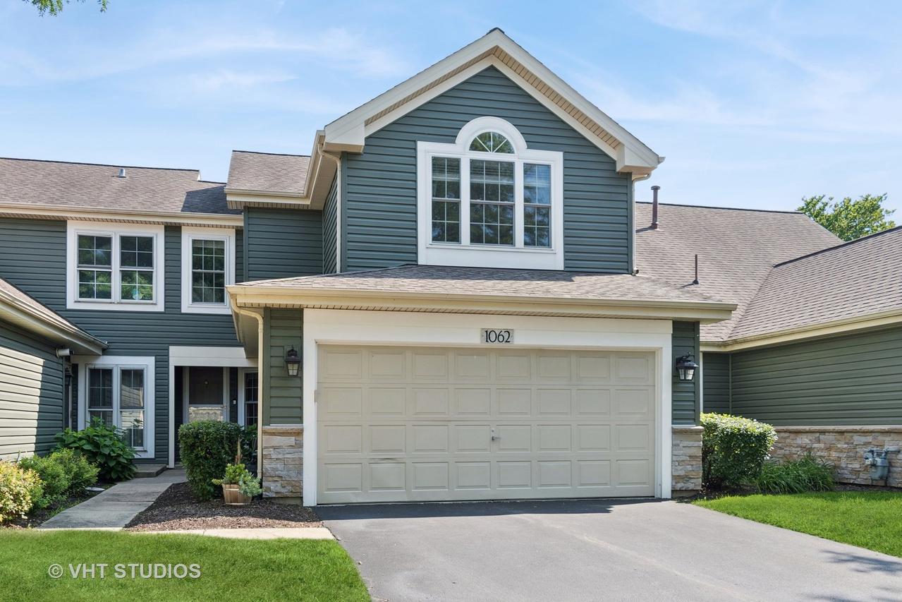 1062 Ridgefield Cir., Carol Stream, IL 60188