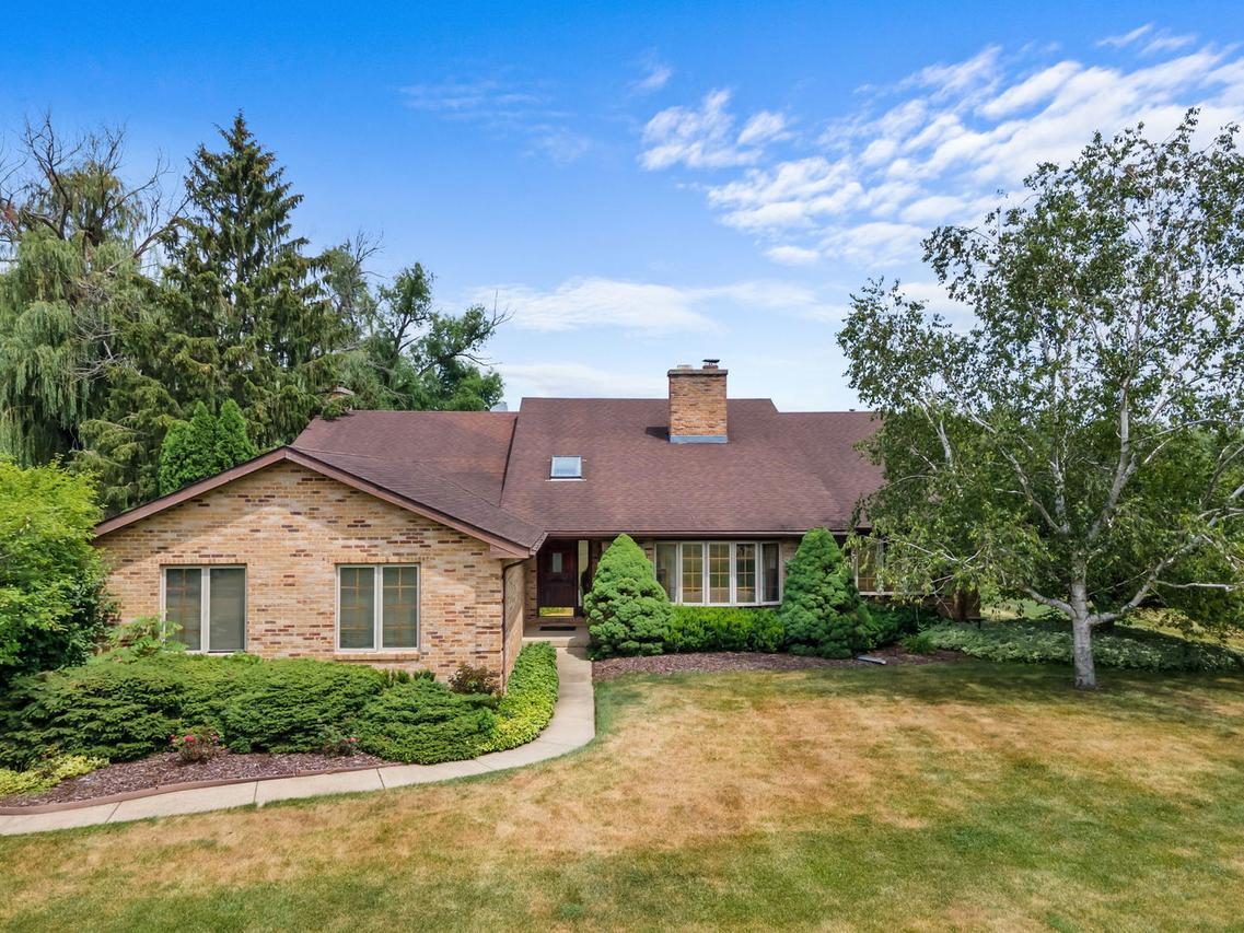35W186 Duchesne Dr., Dundee, IL 60118