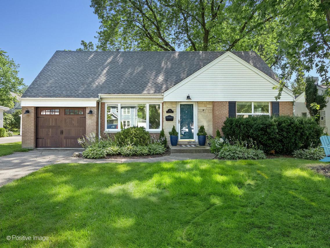19 Indian Dr., Clarendon Hills, IL 60514