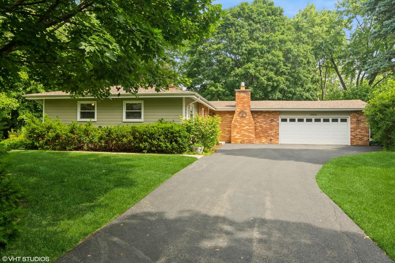 1950 N Maple Ln., Arlington Heights, IL 60004