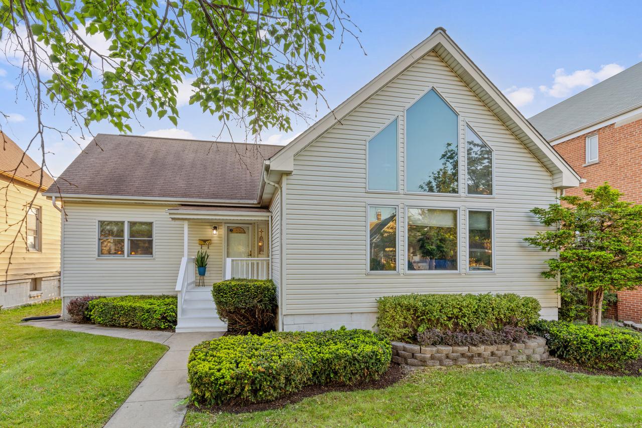 28 Washington Ave., La Grange, IL 60525