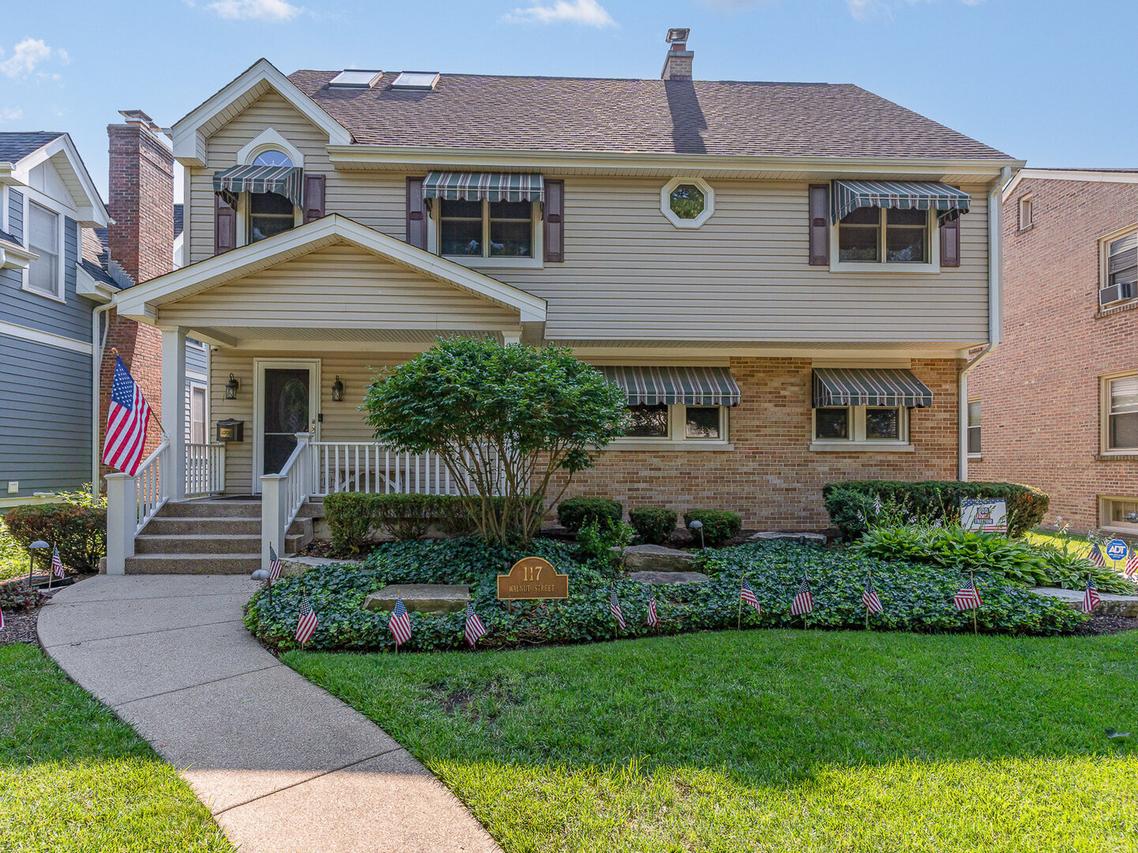 117 N Walnut St., Elmhurst, IL 60126