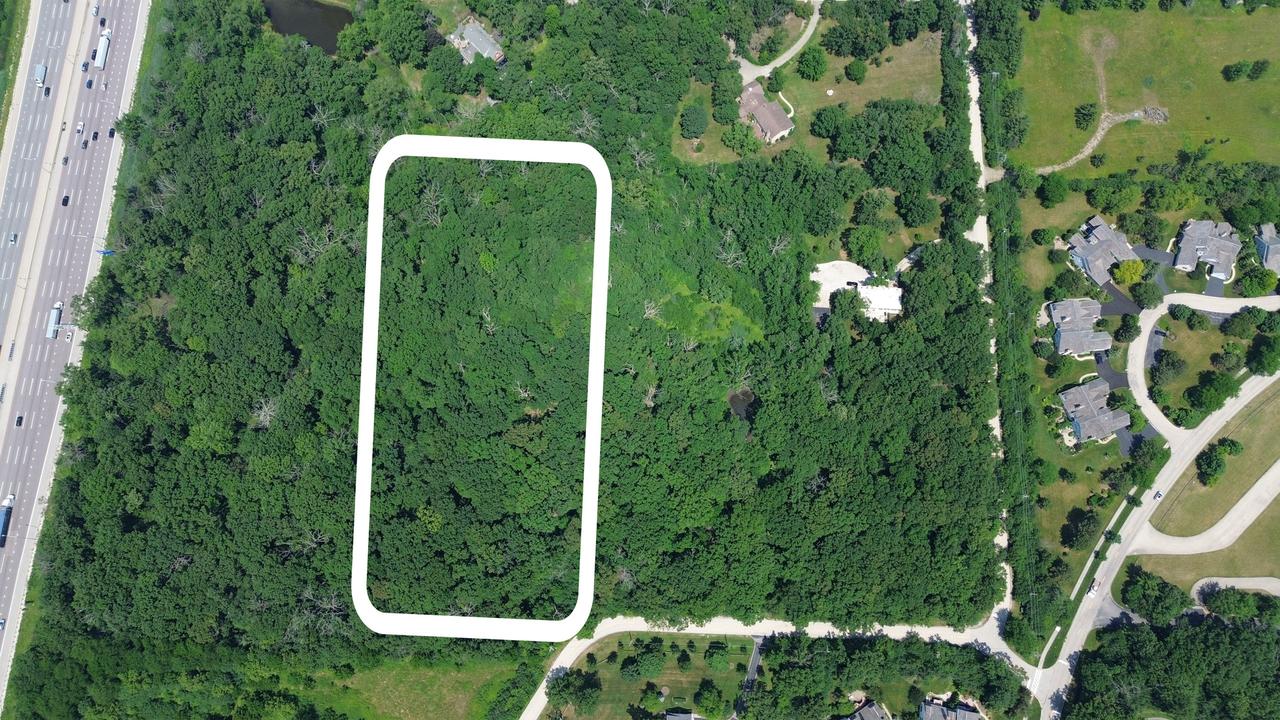 2150 W Saunders Rd., Lake Forest, IL 60045