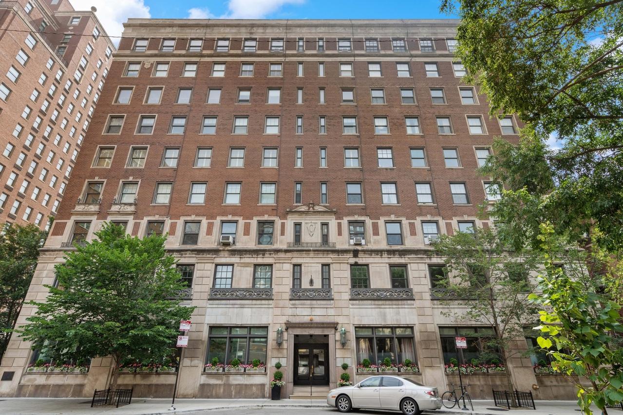 1255 N State Pkwy. #3D, Chicago, IL 60610