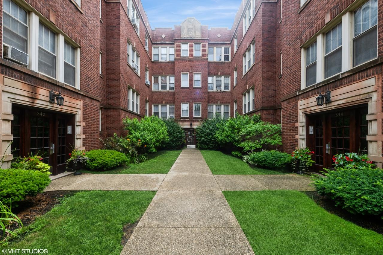 242 S Maple Ave. #3W, Oak Park, IL 60302