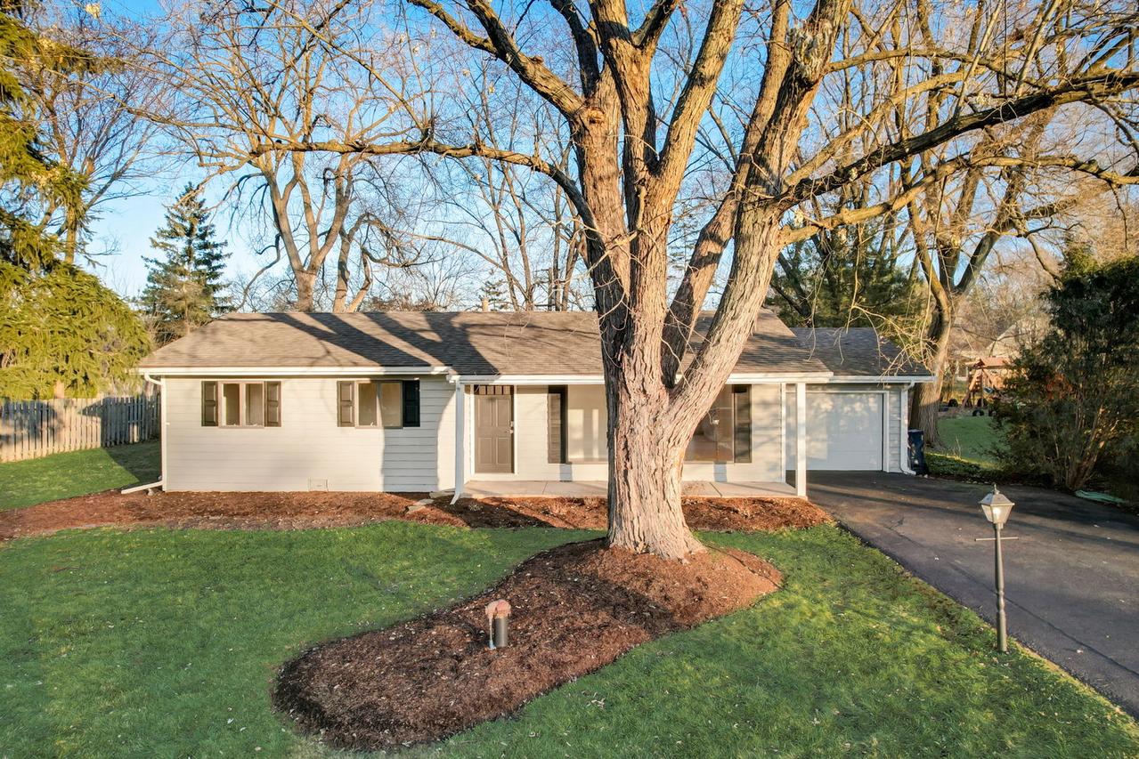 21073 N 19th St., Barrington, IL 60010