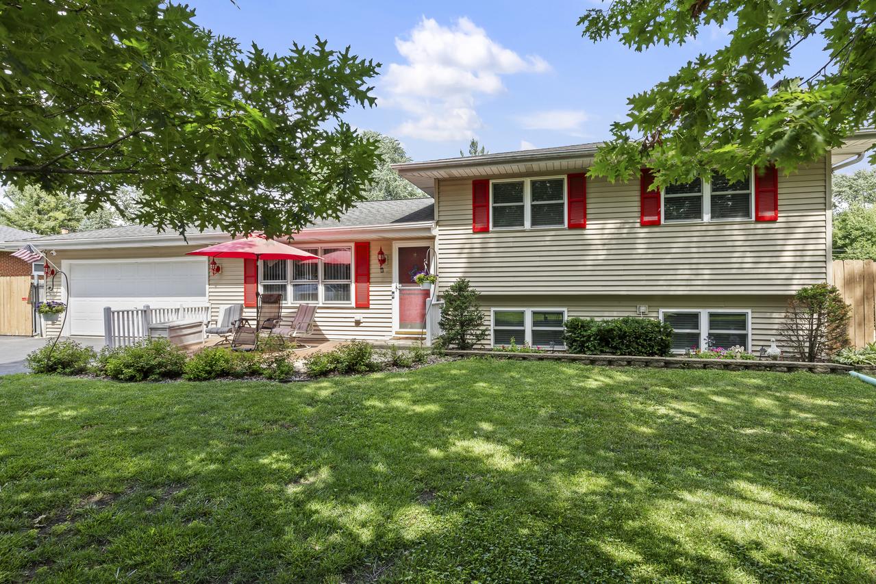 2N477 Bernice Ave., Glen Ellyn, IL 60137