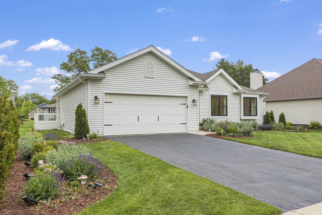 1004 Golden Ave., Woodstock, IL 60098
