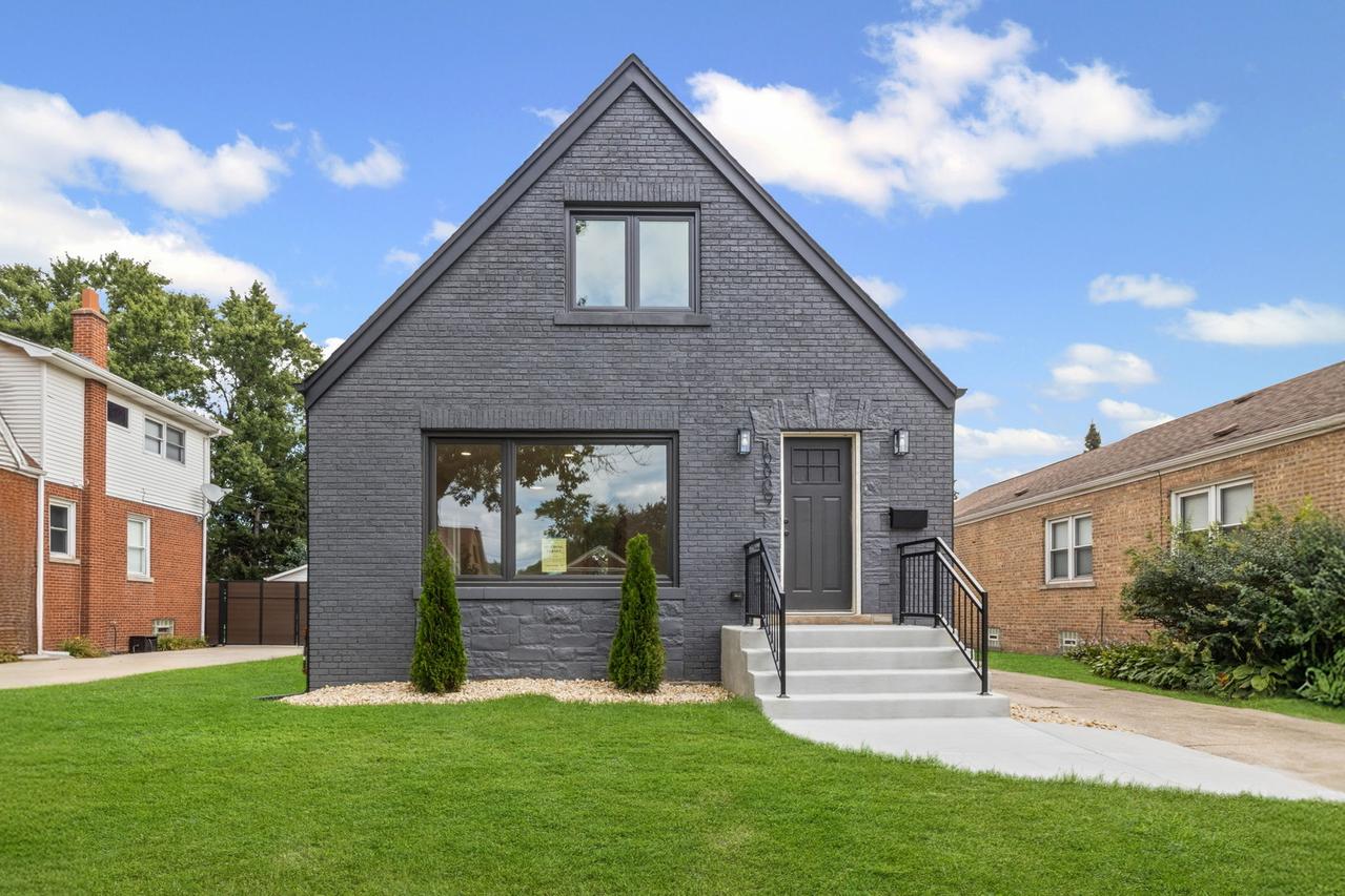 10009 S Spaulding Ave., Evergreen Park, IL 60805