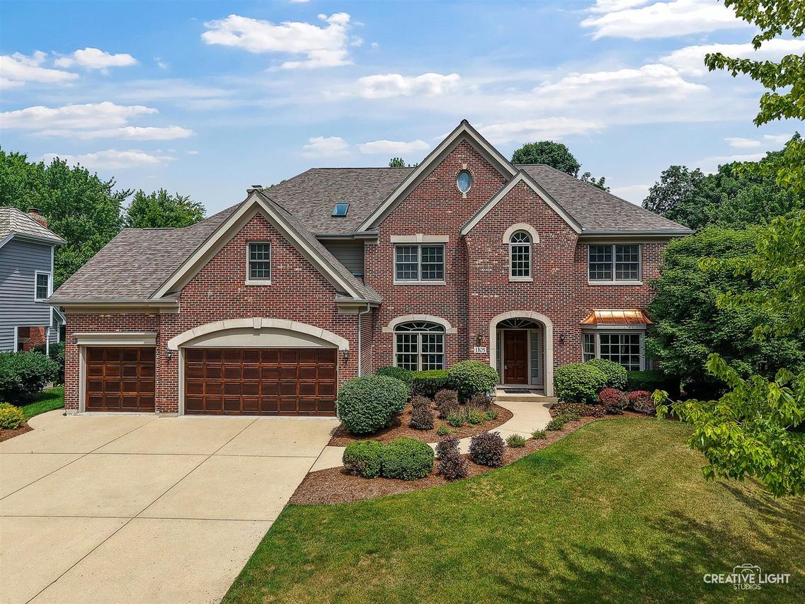 1105 Thoroughbred Cir., St. Charles, IL 60174