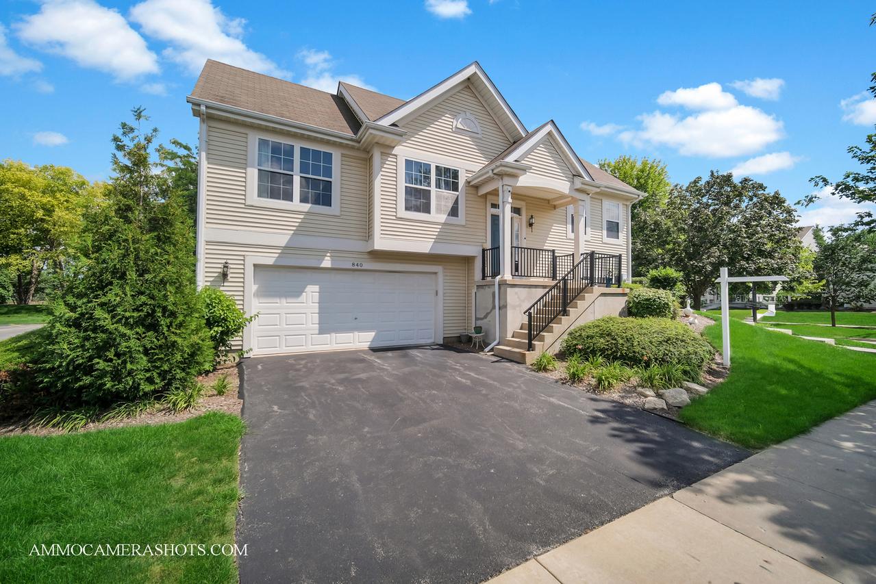 840 Clover Ln., Pingree Grove, IL 60140