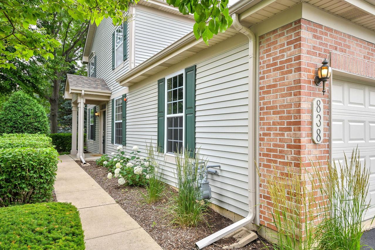 838 Stuarts Dr., St. Charles, IL 60174