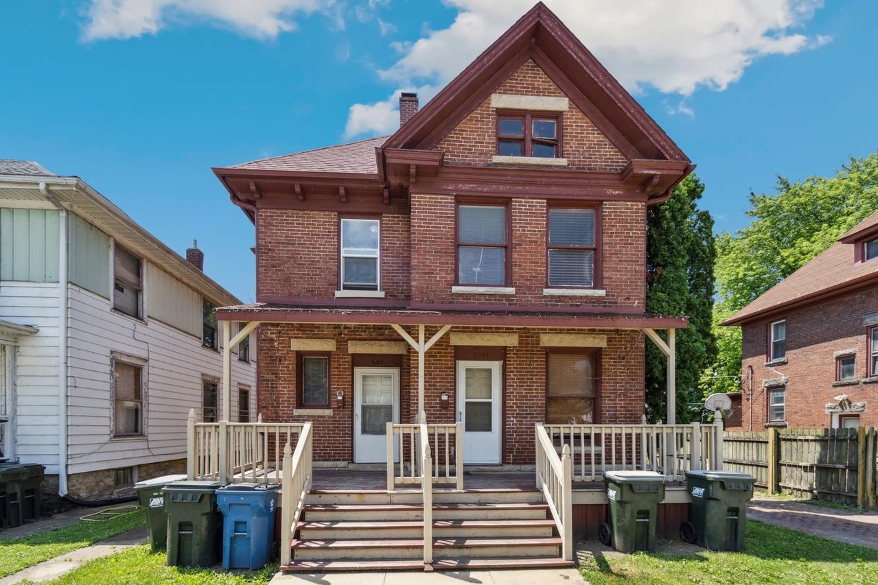 809 W 4th St., Sterling, IL 61081