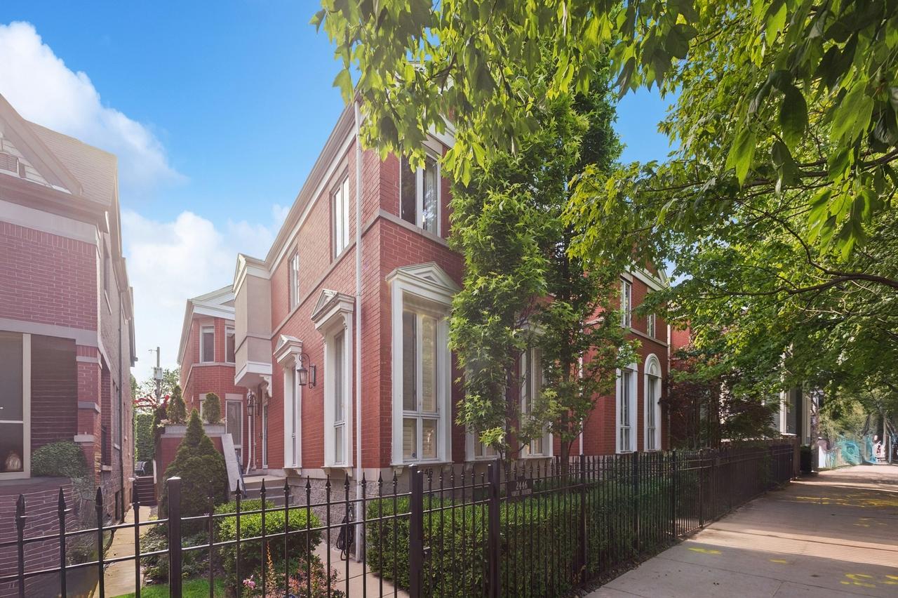 2446 N Janssen Ave., Chicago, IL 60614