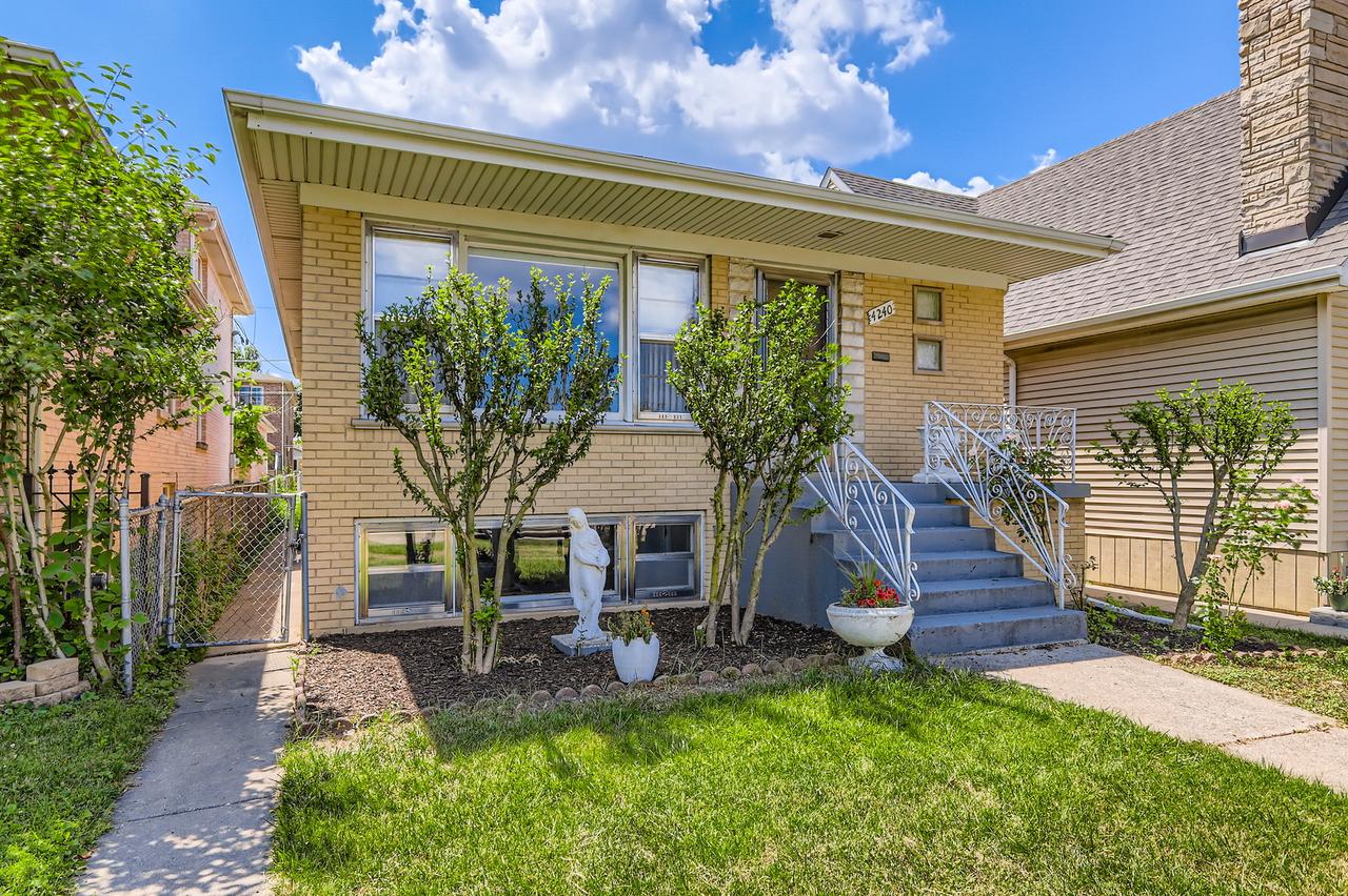 4240 N New England Ave., Harwood Heights, IL 60706