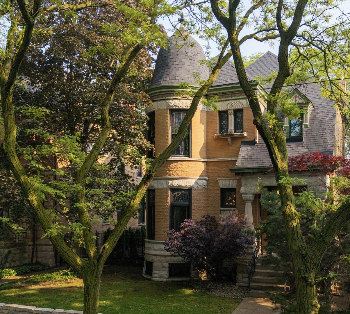 2138 W Caton St., Chicago, IL 60647