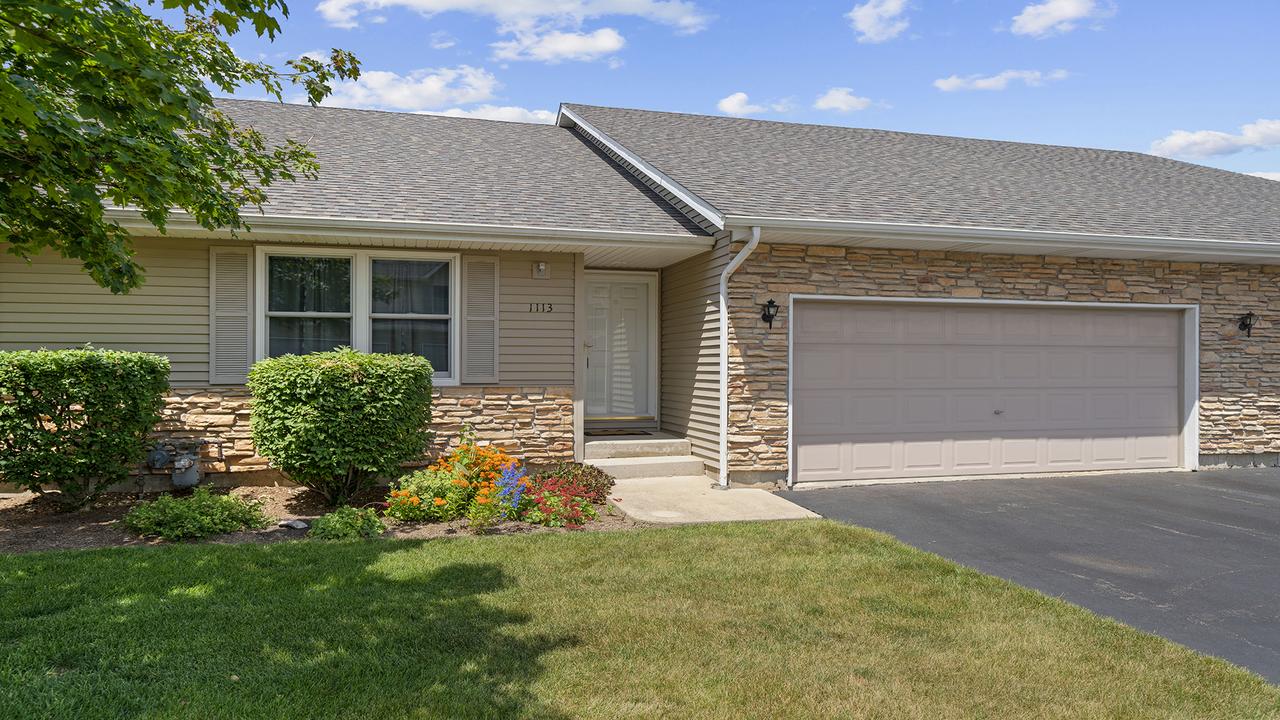 1113 Rose Dr., Sycamore, IL 60178