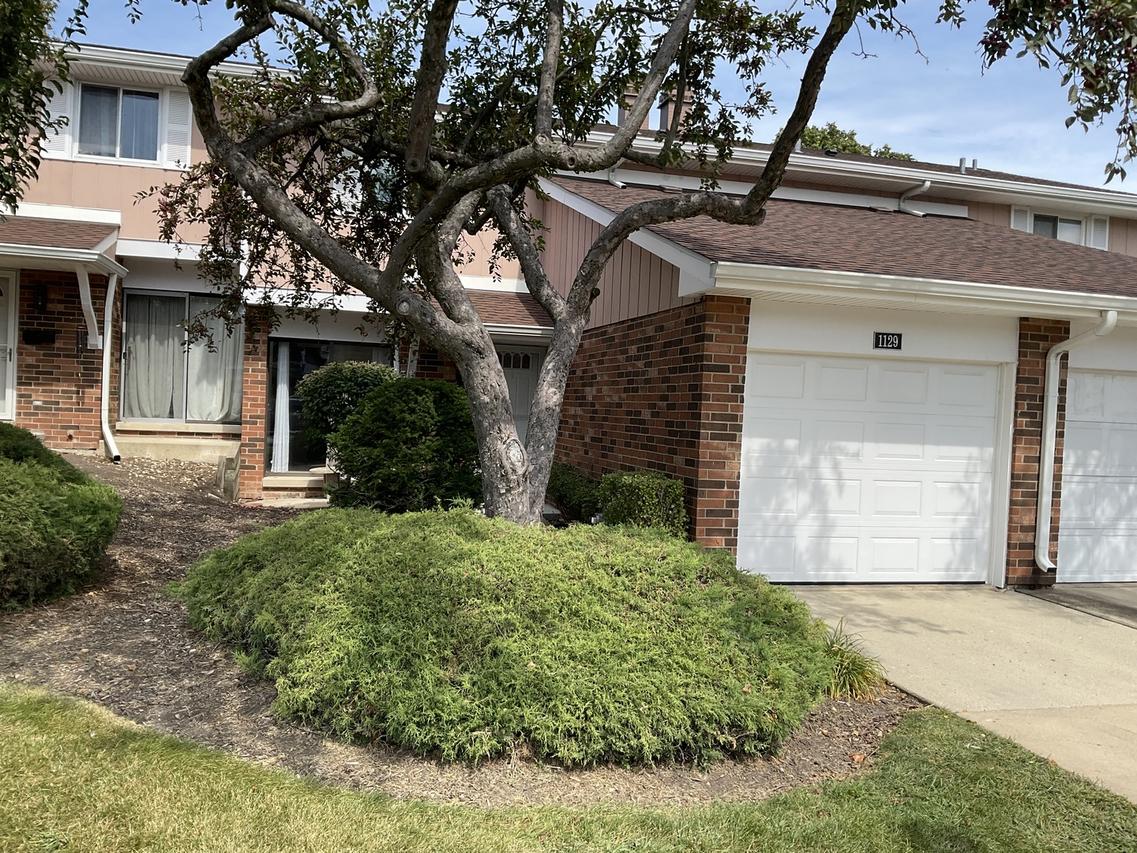1129 Rhodes Ct., Wheaton, IL 60189